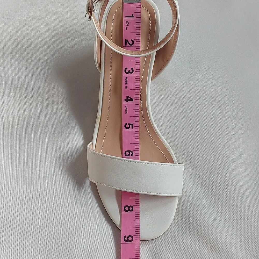 Dream Pairs Gils White Block Heels Size 5‎